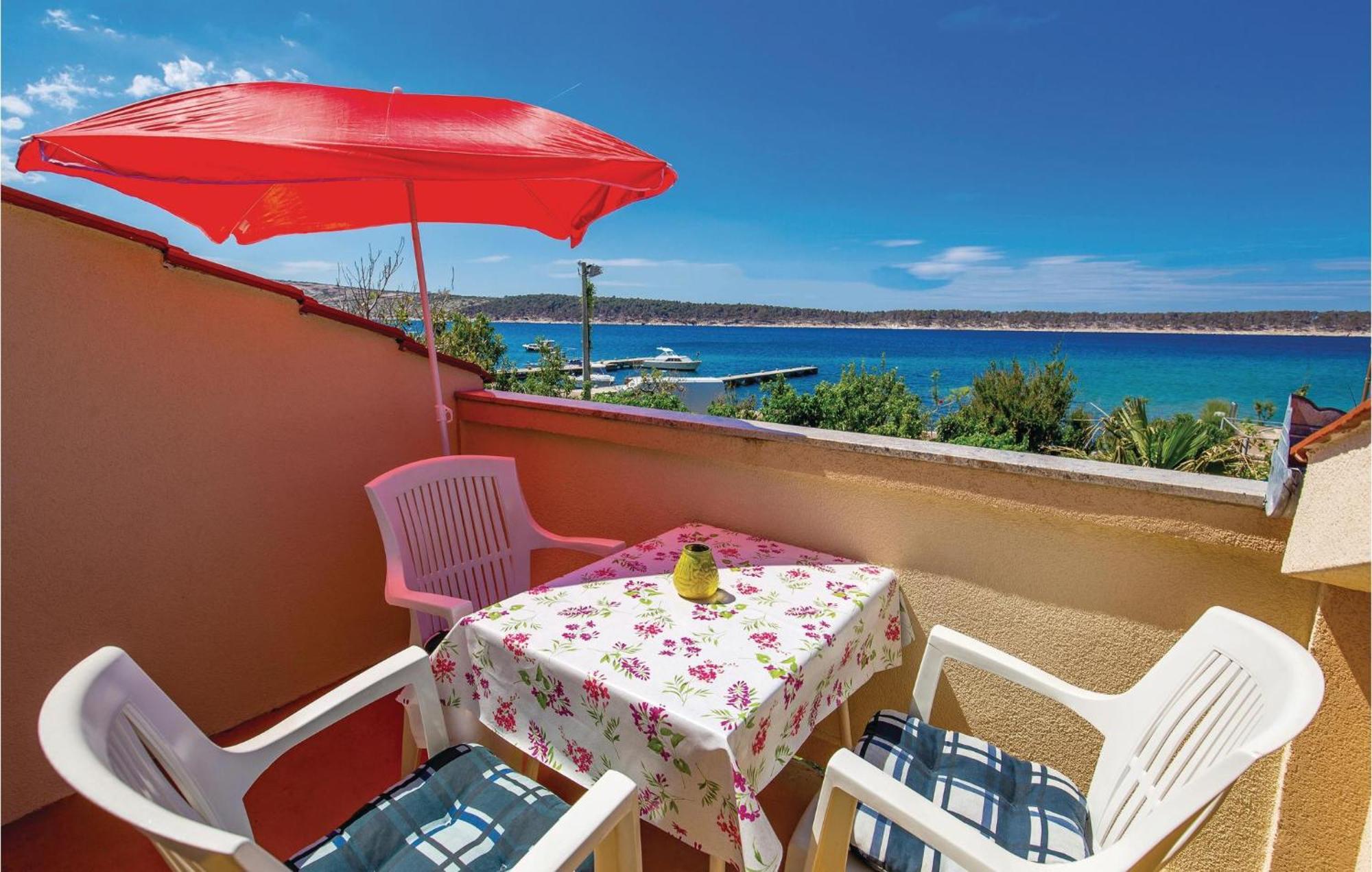 Nice Apartment In Rab With Kitchen Barbat na Rabu Eksteriør bilde